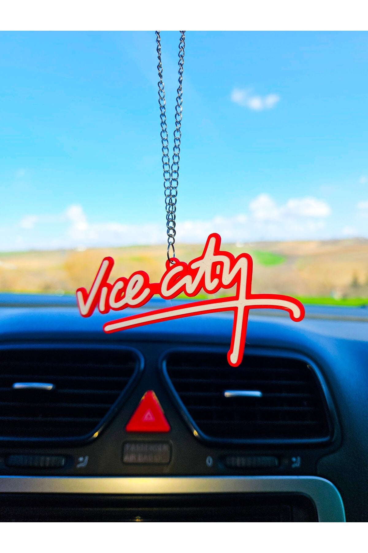 Dikiz Aynası Organizer Düzenleyici Gta Vice City Ayna Süsü (Kırmızı) Araba Oto Aksesuar Pratik Kullanım Yer Tasarrufu Sağlayan